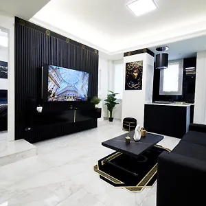 Italian Fashion - Luxurious Marble City Center Appartamento